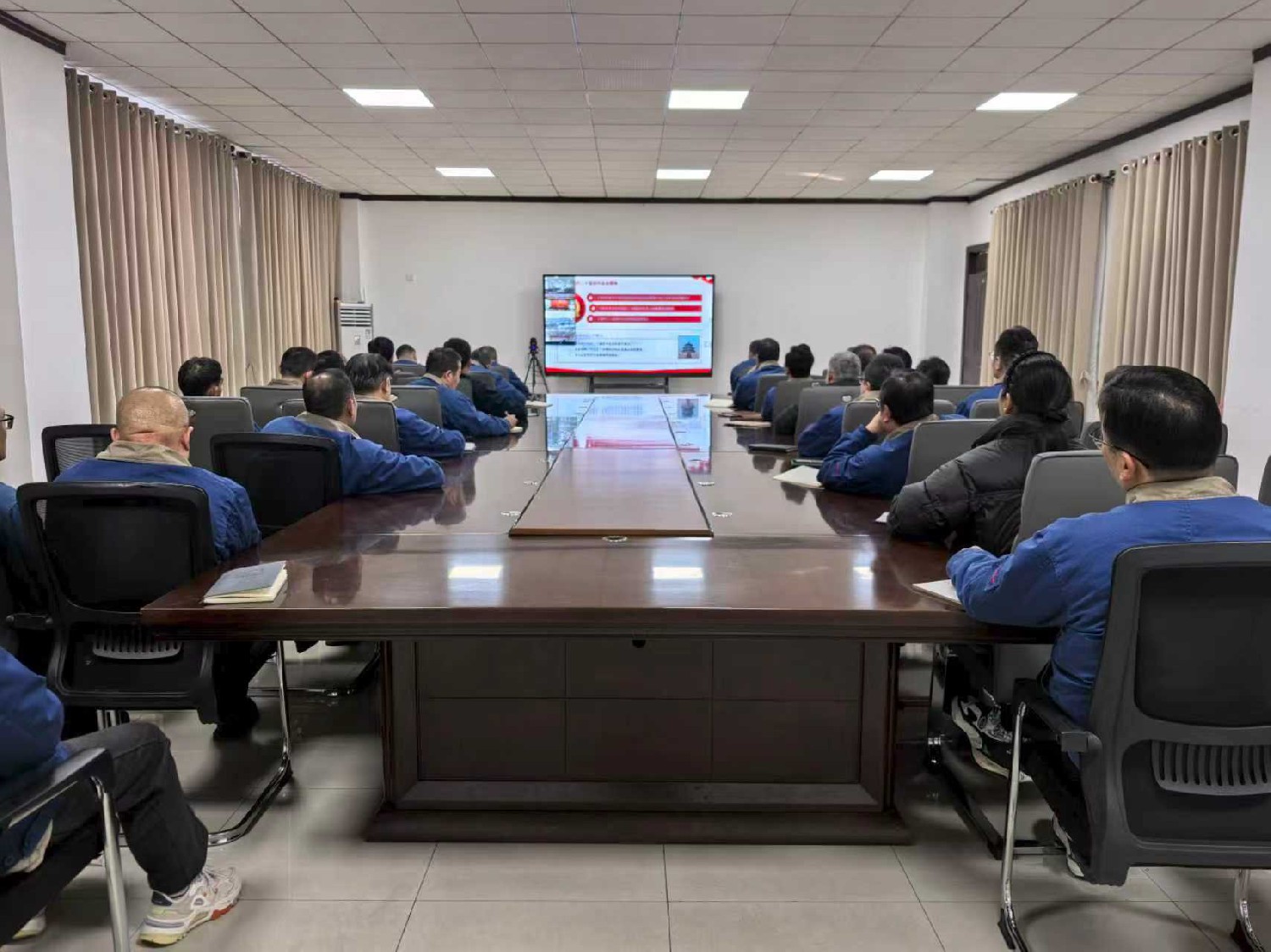 魯機(jī)公司黨員干部集中學(xué)習(xí)黨的二十屆四中全會精神