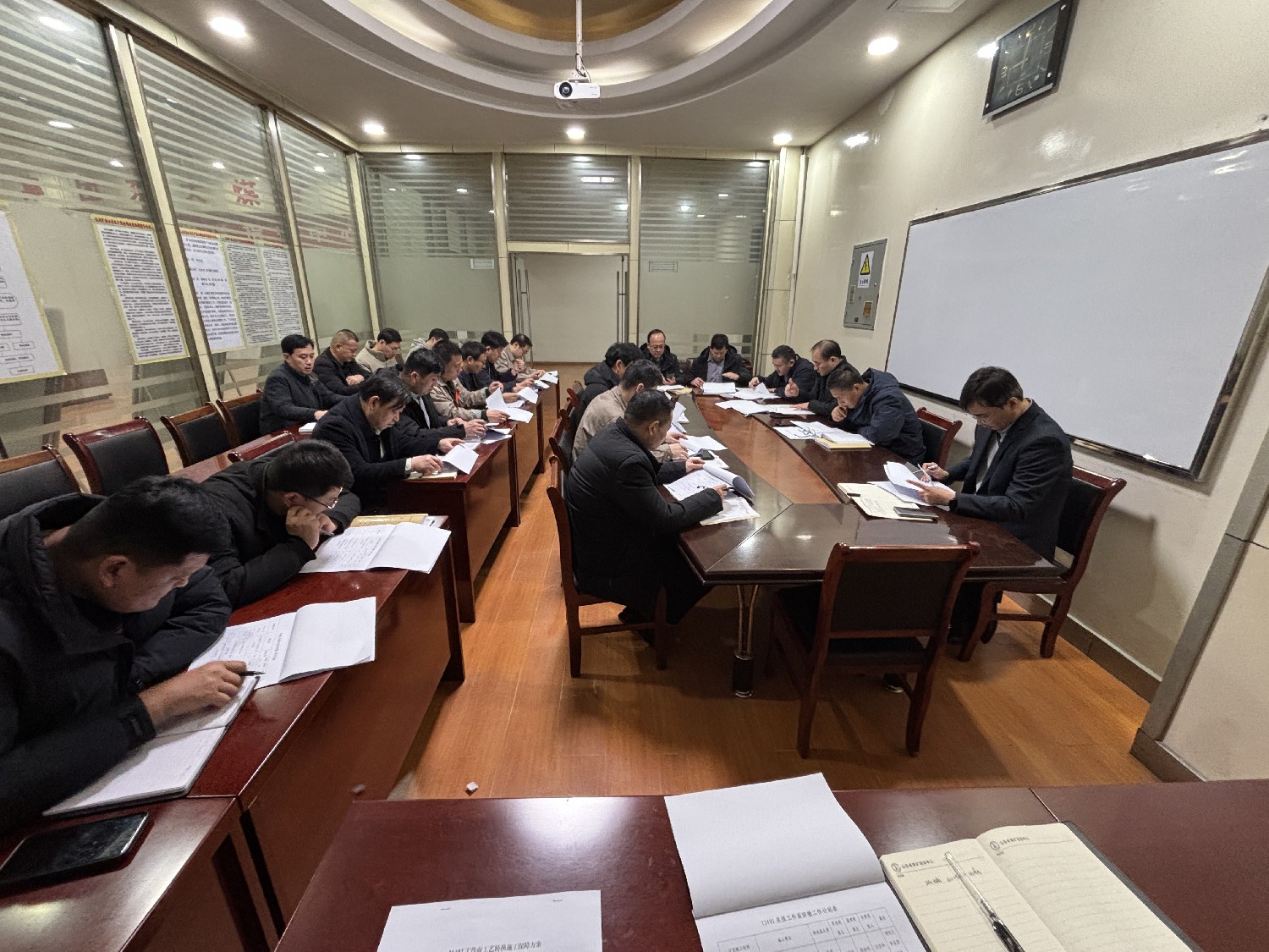 東大煤礦召開重點工作推進協(xié)調(diào)會議