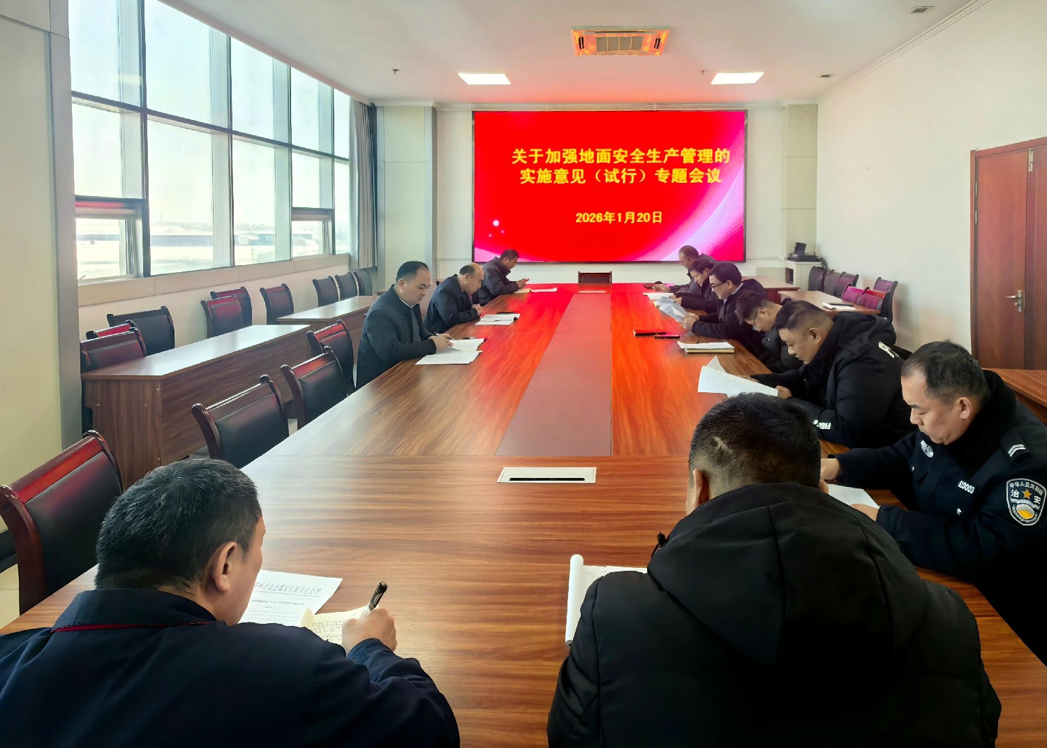 金達(dá)煤礦召開(kāi)加強(qiáng)地面安全生產(chǎn)管理專(zhuān)題會(huì)議